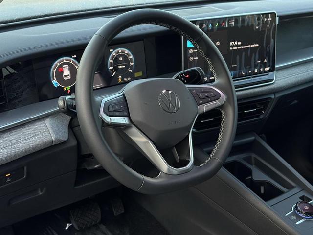 Photo of 2025 Platinum Gray Volkswagen Tiguan