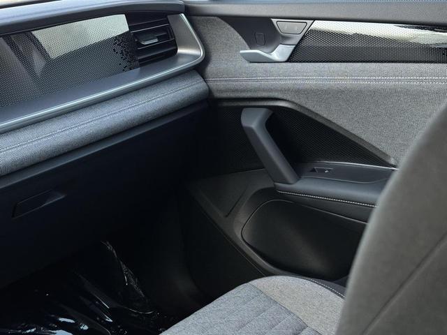 Photo of 2025 Platinum Gray Volkswagen Tiguan