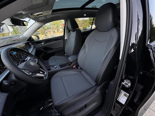 Photo of 2025 Deep Black Pearl Volkswagen Tiguan