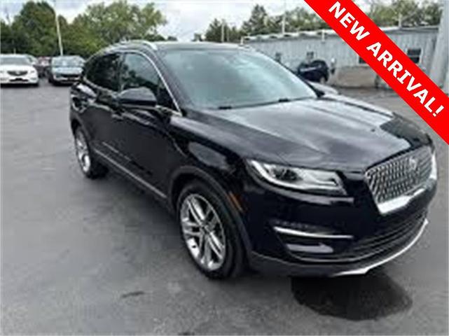 Photo of 2019 Infinite Black Metallic Lincoln MKC