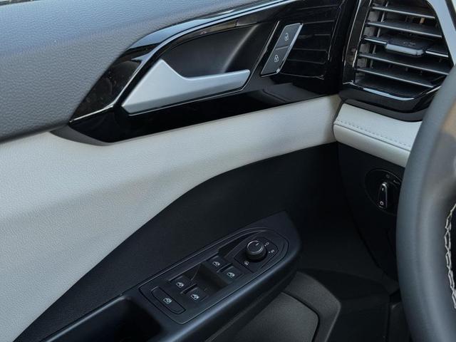 Photo of 2025 Pure White Volkswagen Taos