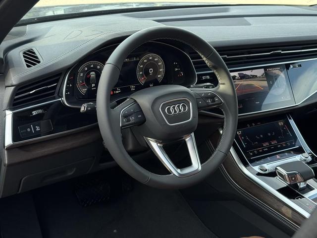 Photo of 2025 Waitomo Blue Metallic Audi Q7