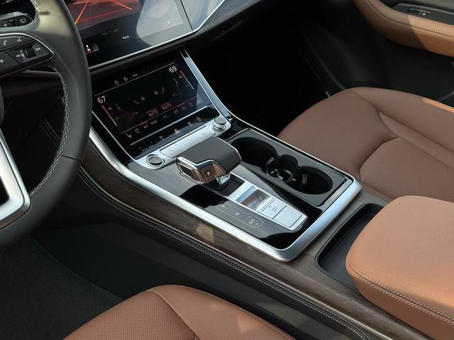 Photo of 2025 Waitomo Blue Metallic Audi Q7