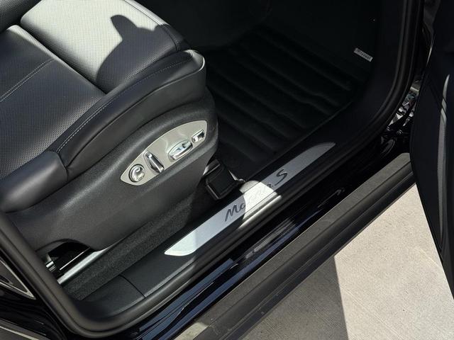 Photo of 2023 Black Porsche Macan