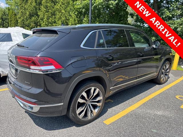 Photo of 2023 Deep Black Pearl Volkswagen Atlas Cross Sport