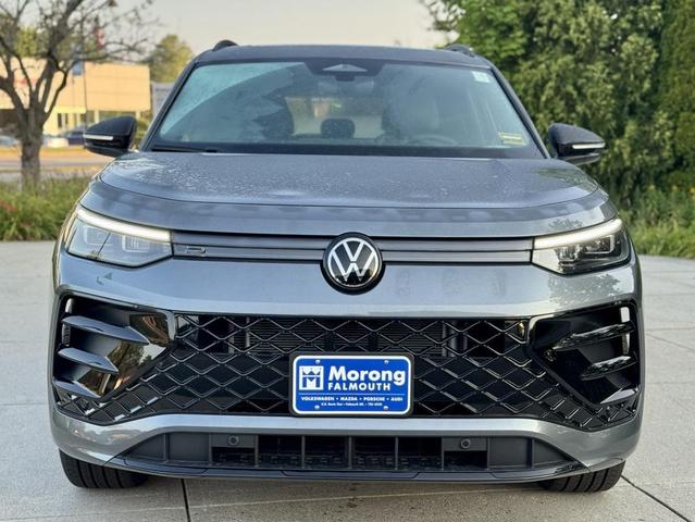 Photo of 2025 Platinum Gray Volkswagen Tiguan