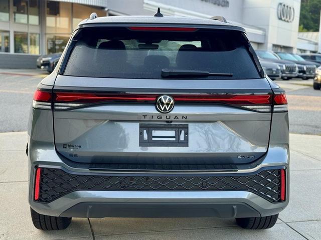 Photo of 2025 Platinum Gray Volkswagen Tiguan