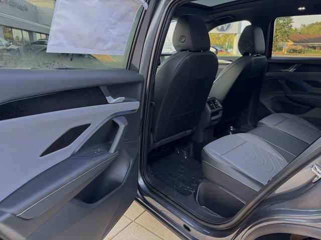 Photo of 2025 Platinum Gray Volkswagen Tiguan