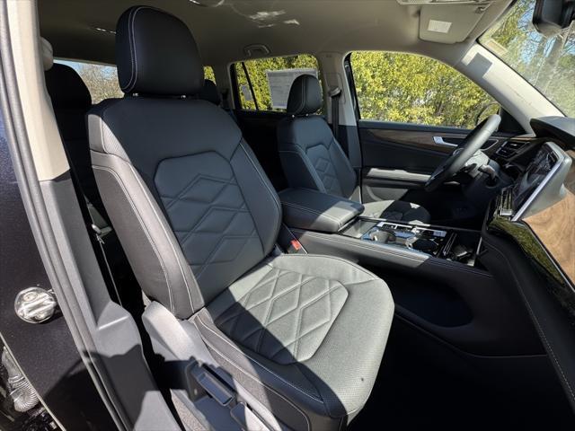 Photo of 2025 Deep Black Pearl Volkswagen Atlas