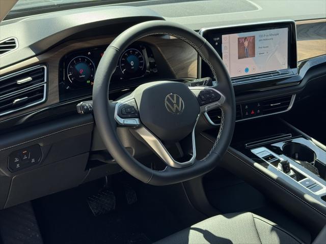 Photo of 2025 Deep Black Pearl Volkswagen Atlas