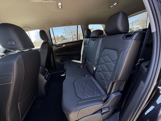 Photo of 2025 Deep Black Pearl Volkswagen Atlas
