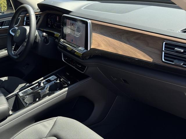Photo of 2025 Deep Black Pearl Volkswagen Atlas