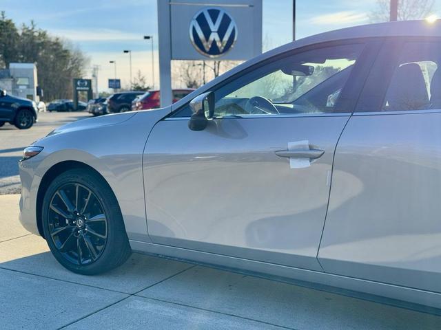 Photo of 2025 Platinum Quartz Metallic Mazda Mazda3