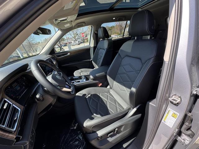Photo of 2025 Silver Mist Metallic Volkswagen Atlas