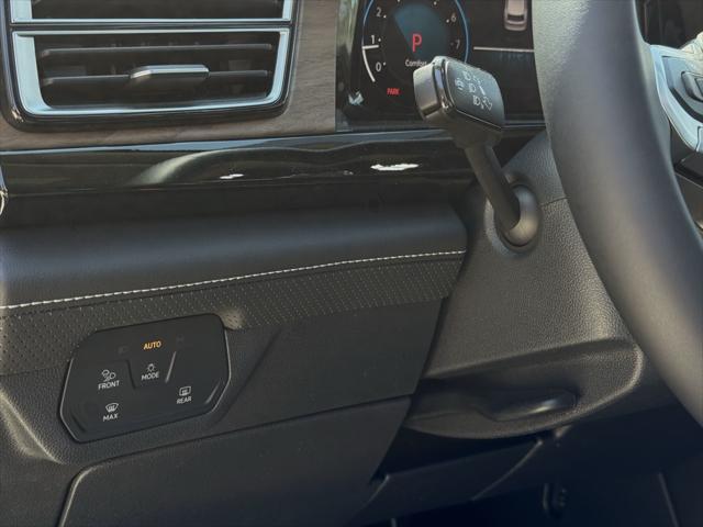 Photo of 2025 Silver Mist Metallic Volkswagen Atlas
