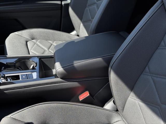 Photo of 2025 Silver Mist Metallic Volkswagen Atlas