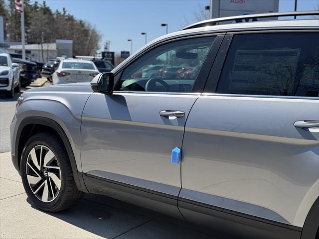 Photo of 2025 Silver Mist Metallic Volkswagen Atlas