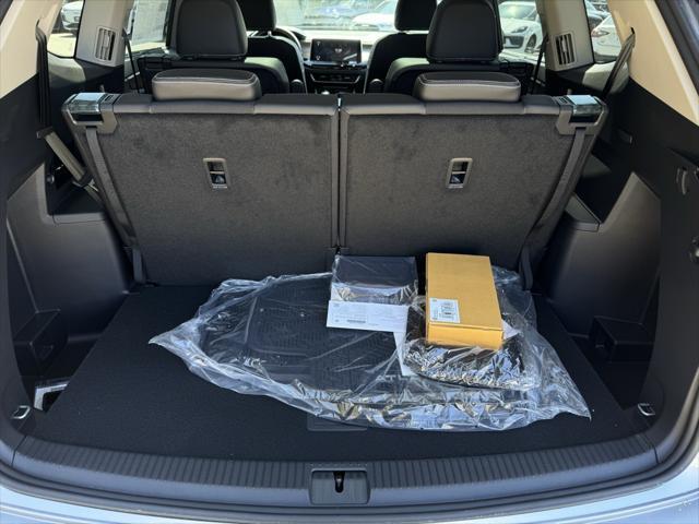 Photo of 2025 Silver Mist Metallic Volkswagen Atlas