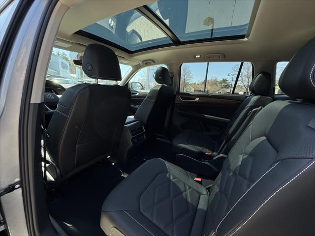 Photo of 2025 Silver Mist Metallic Volkswagen Atlas