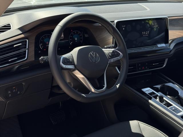 Photo of 2025 Silver Mist Metallic Volkswagen Atlas