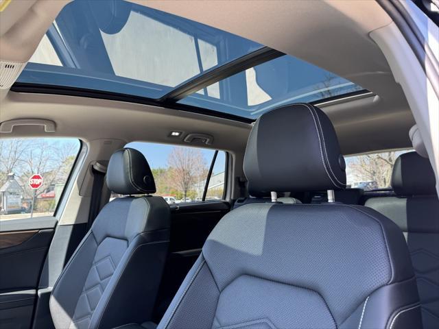 Photo of 2025 Silver Mist Metallic Volkswagen Atlas