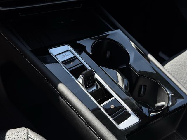 Photo of 2025 Silver Mist Metallic Volkswagen Atlas