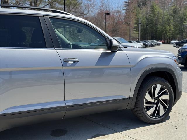 Photo of 2025 Silver Mist Metallic Volkswagen Atlas
