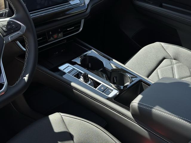 Photo of 2025 Silver Mist Metallic Volkswagen Atlas