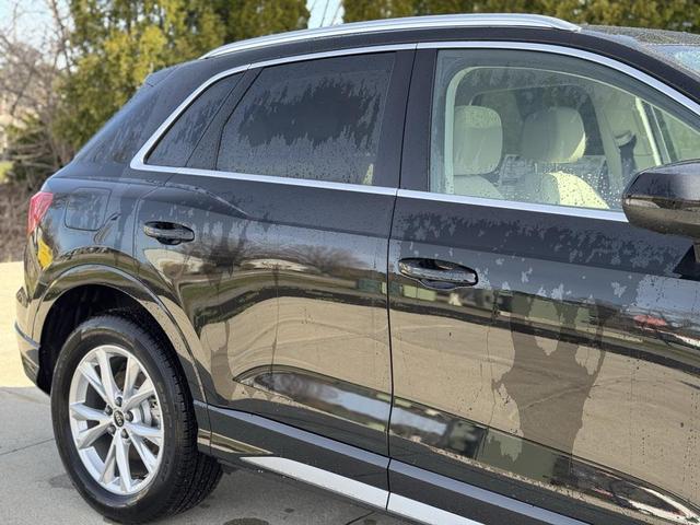Photo of 2025 Mythos Black Metallic Audi Q3
