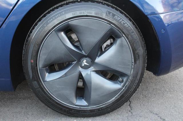 Photo of 2018 Deep Blue Metallic Tesla Model 3