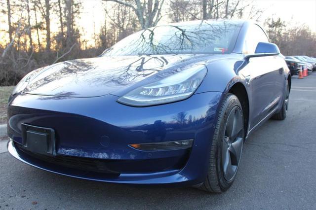 Photo of 2018 Deep Blue Metallic Tesla Model 3