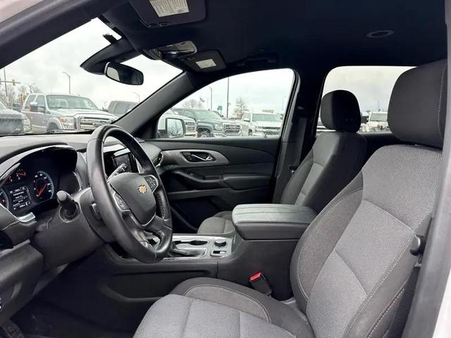 Photo of 2023 Summit White Chevrolet Traverse