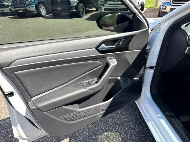 Photo of 2019 White Volkswagen Jetta