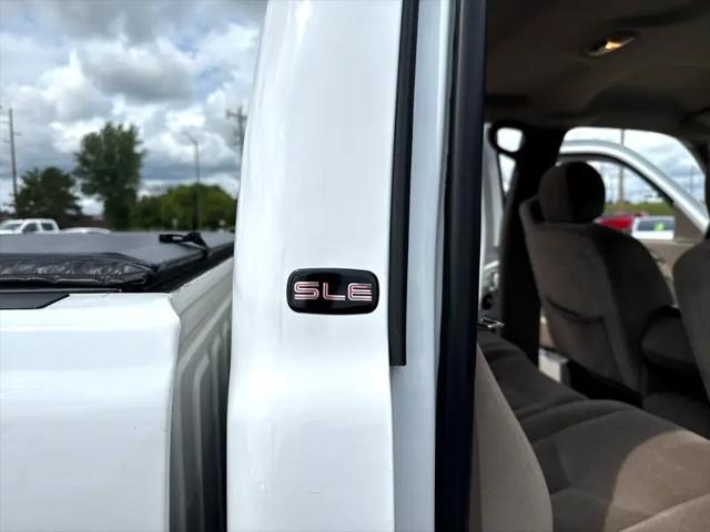 Photo of 2005 Summit White GMC Sierra 2500