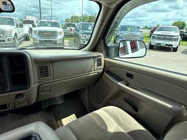 Photo of 2005 Summit White GMC Sierra 2500
