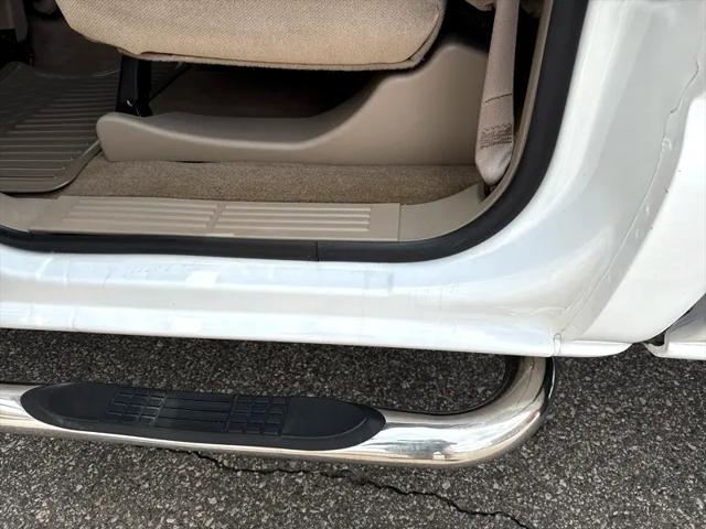 Photo of 2005 Summit White GMC Sierra 2500