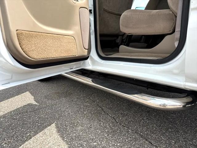 Photo of 2005 Summit White GMC Sierra 2500