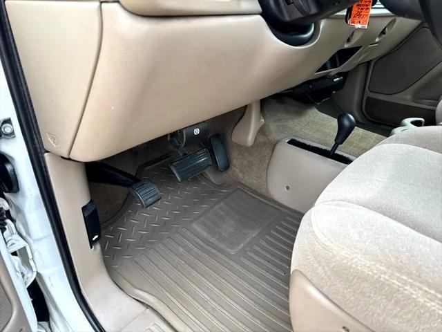 Photo of 2005 Summit White GMC Sierra 2500