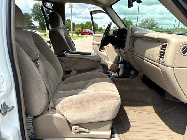 Photo of 2005 Summit White GMC Sierra 2500