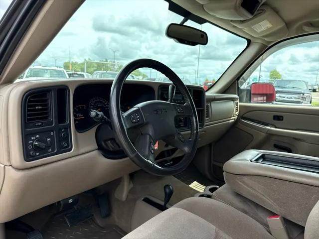 Photo of 2005 Summit White GMC Sierra 2500