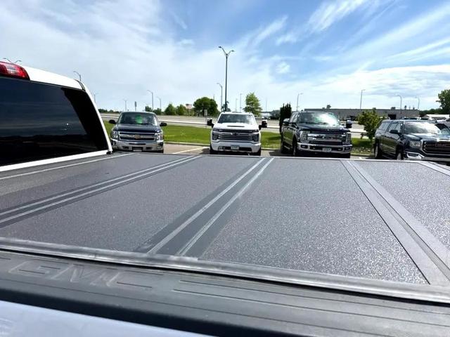 Photo of 2016 Summit White GMC Sierra 3500
