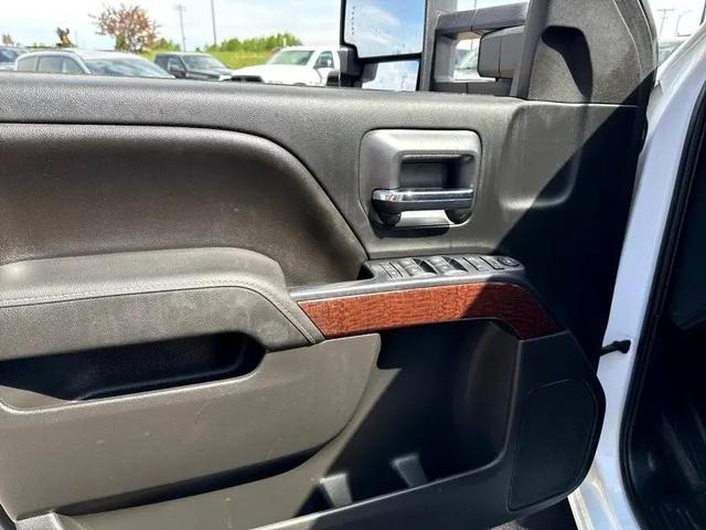 Photo of 2016 Summit White GMC Sierra 3500