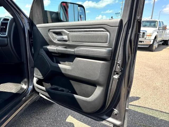 Photo of 2019 Granite Crystal Metallic Clearcoat RAM 1500
