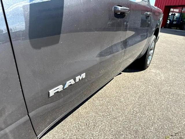 Photo of 2019 Granite Crystal Metallic Clearcoat RAM 1500