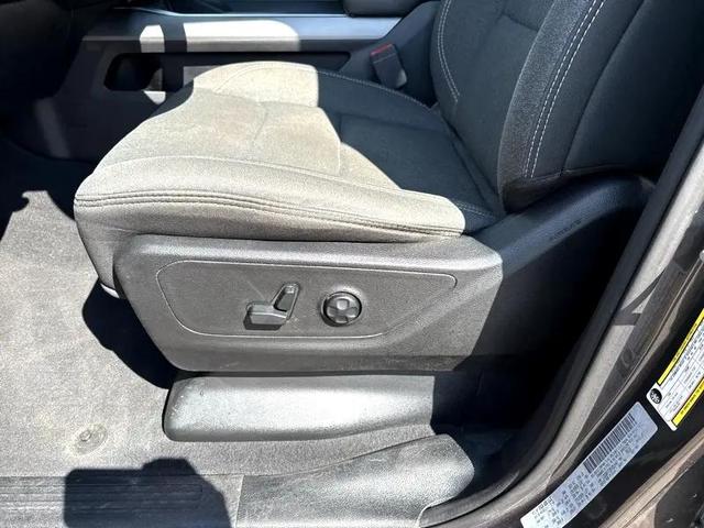 Photo of 2019 Granite Crystal Metallic Clearcoat RAM 1500