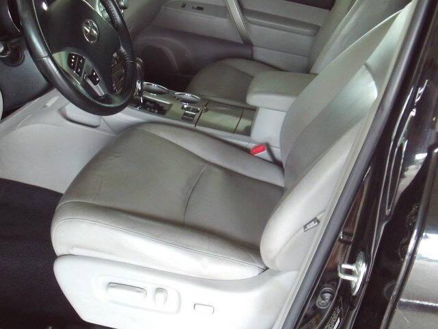 Photo of 2012 Black Toyota Highlander