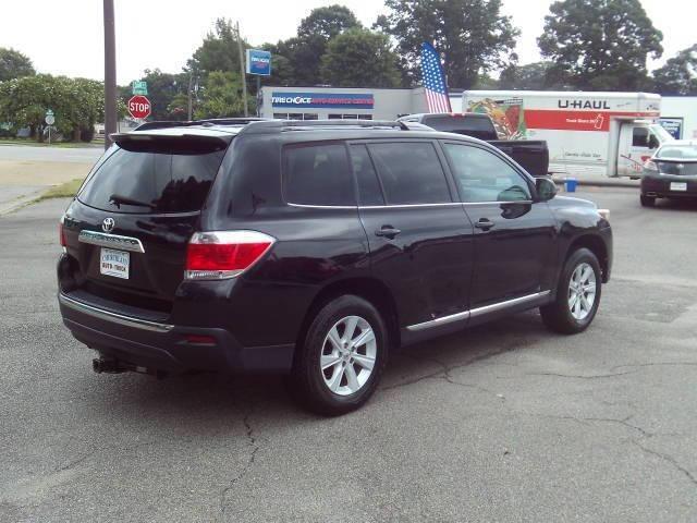 Photo of 2012 Black Toyota Highlander
