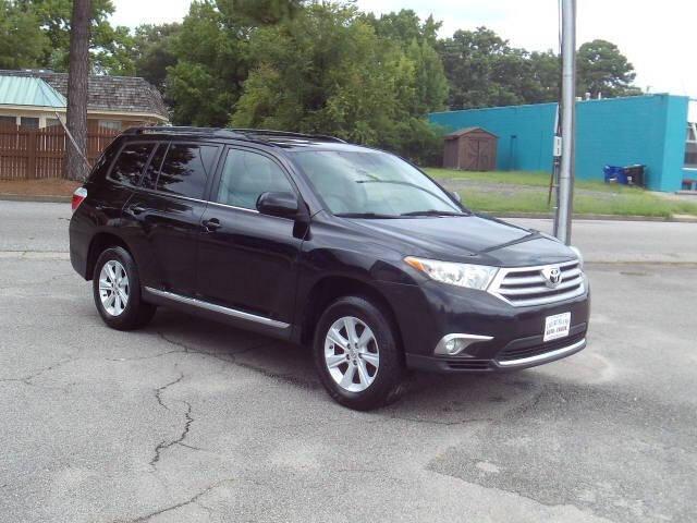Photo of 2012 Black Toyota Highlander