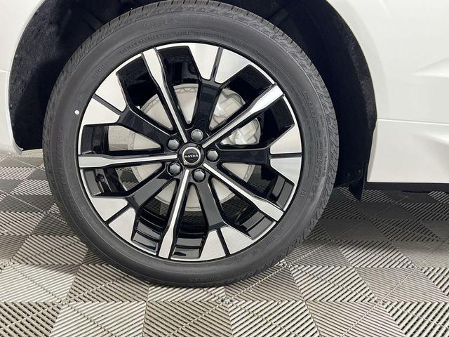 Photo of 2026 Crystal White Metallic Volvo XC60