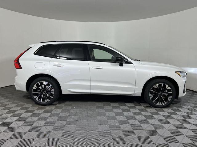 Photo of 2026 Crystal White Metallic Volvo XC60